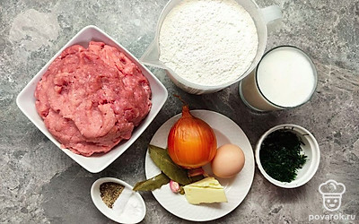 Очистите и промойте лук. Под проточной водой промойте зелень укропа.