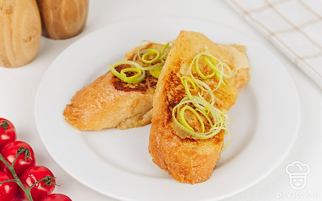 Гренки с яйцом и молоком на сковороде — Рецепт с фото