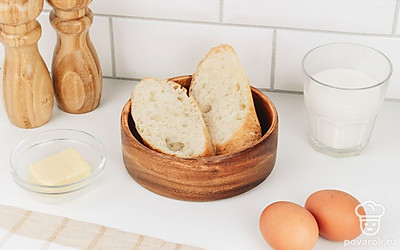 Подготовьте все ингредиенты. Помойте куриные яйца.