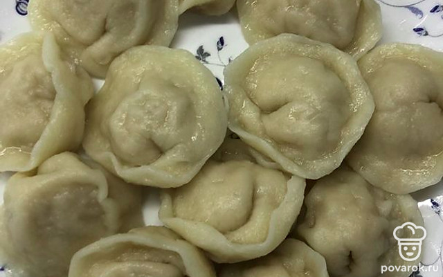 Пельмени с куриной грудкой и луком — Рецепт с фото