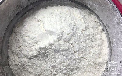 Просеять муку.