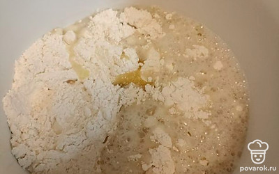 Замесить хорошо тесто.