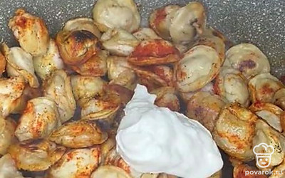 Добавить сметану.