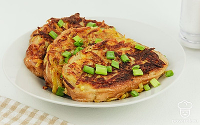 Украсьте готовое блюдо нарезанной зеленью и подавайте к столу. Приятного аппетита!