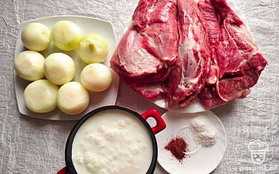 В приготовлении шашлыка огромное значение имеет температура углей. Они не должны быть слишком жаркими, но их жара должно хватить, чтобы мясо не оставалось сырым. Чтобы этого добиться, лучше подготовить угли заранее.