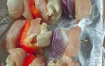 Выкладываем на фольгу и запекаем при 180 градусах 25 минут.