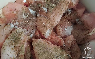 Посолить, поперчить.