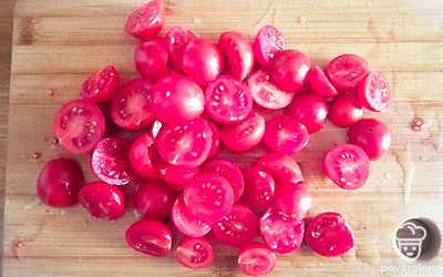 Помидоры хорошо вымыть, измельчить. 