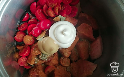 Приправить специями по вкусу. 