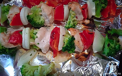 Запекайте при температуре 220 градусов двадцать минут.