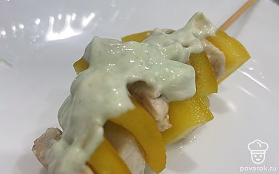 Подайте в холодном или в горячем виде.