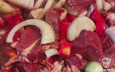 Все хорошо перемешайте, оставьте на ночь в холодильнике. 