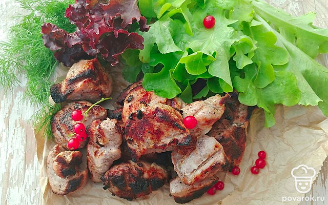 Шашлык из свинины на решетке с яблочным уксусом — Рецепт с фото