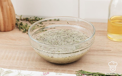 Взбейте все при помощи погружного блендера до однородной консистенции.