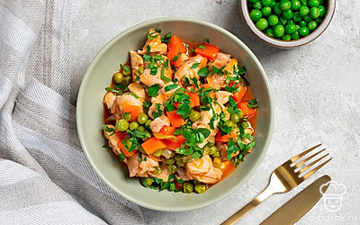 При подаче посыпьте блюдо рубленой петрушкой.