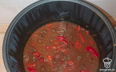 Сложить в чашу мультиварки. Готовить в режиме тушение 1,5 часа.