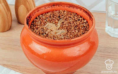 Гречка в горшочке готова.