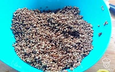 Крупу моем.