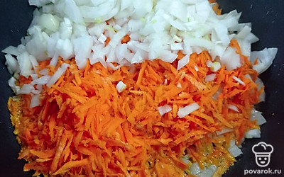 Овощи обжарить на растительном масле до готовности.