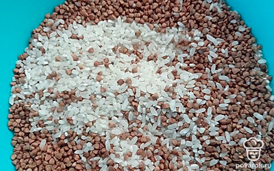 Гречку с рисом промыть.