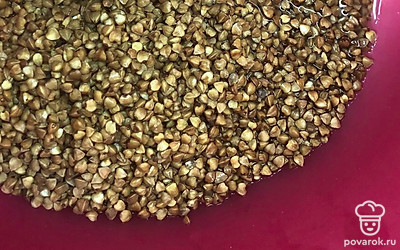 Гречку хорошо промыть.