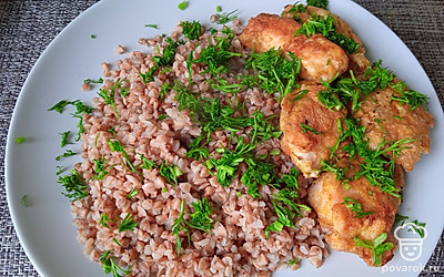 Подавайте блюдо теплым, посыпав мелко нарезанным укропом.