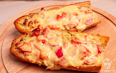 Поставьте багет в разогретую духовку на 5-7 минут.