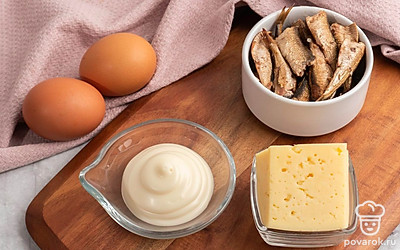 Подготовьте все ингредиенты. Заранее отварите яйца.