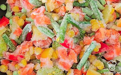 Овощи обжарьте до мягкости на растительном масле, посолите по вкусу.