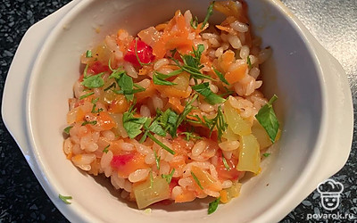 Перед подачей посыпать зеленью.