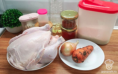 Приготовить все ингредиенты. Курицу помыть, просушить. Овощи почистить и помыть.