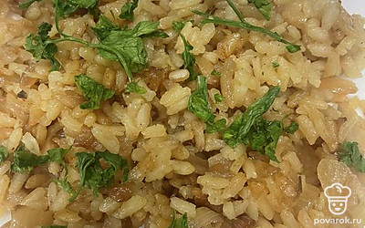 Посыпьте все петрушкой.