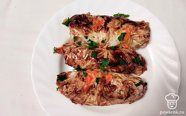 Запеченные сосиски в плавленом сыре и капусте — Рецепт с фото