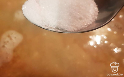 Посолите по вкусу. 