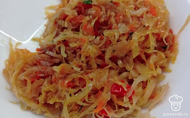 Капуста тушеная с перцем — Рецепт с фото