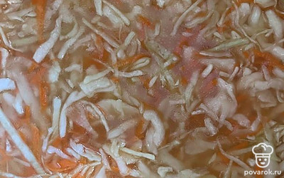 Перед подачей слить рассол и заправить ароматным маслом. Можно посыпать мелко нарезанным зеленым луком.