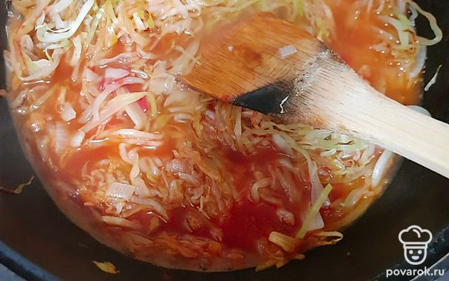 Тушеная капуста в томатной пасте — Рецепт с фото