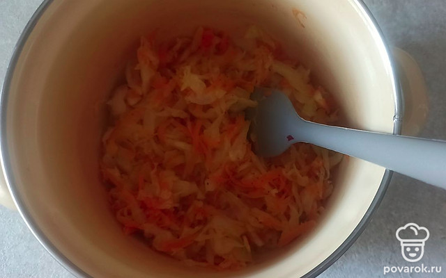 Тушеная капуста с помидором, морковью и луком — Рецепт с фото