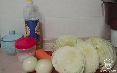 Подготовить овощи: помыть и почистить.