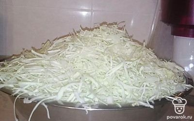 Нашинковать капусту. 