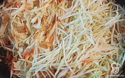 Добавить капусту.