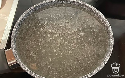 В 500 миллитров воды добавляем 3 столовые ложки уксуса. Кипятим и заливаем в миску. 