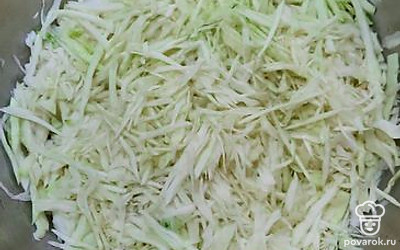 Нашинковать капусту.