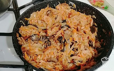 Тушить до готовности и золотистого цвета.