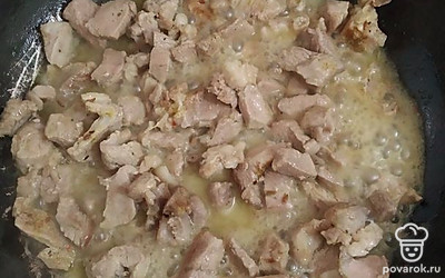 Обжариваем на сковороде.