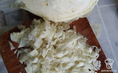 Капусту шинкуем. 