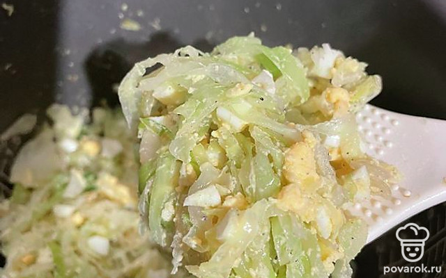 Капуста с вареным яйцом — Рецепт с фото