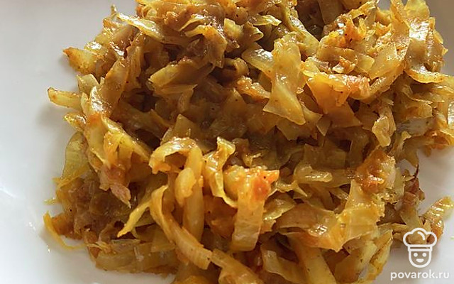 Тушеная капуста с куркумой — Рецепт с фото