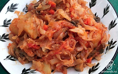 Капуста тушеная с картошкой и грибами — Рецепт с фото