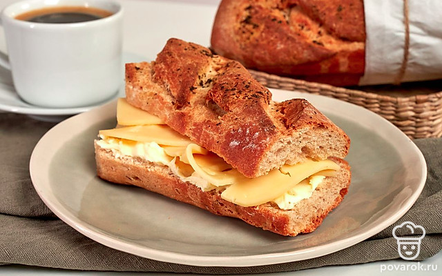 Багет с сушеным базиликом — Рецепт с фото